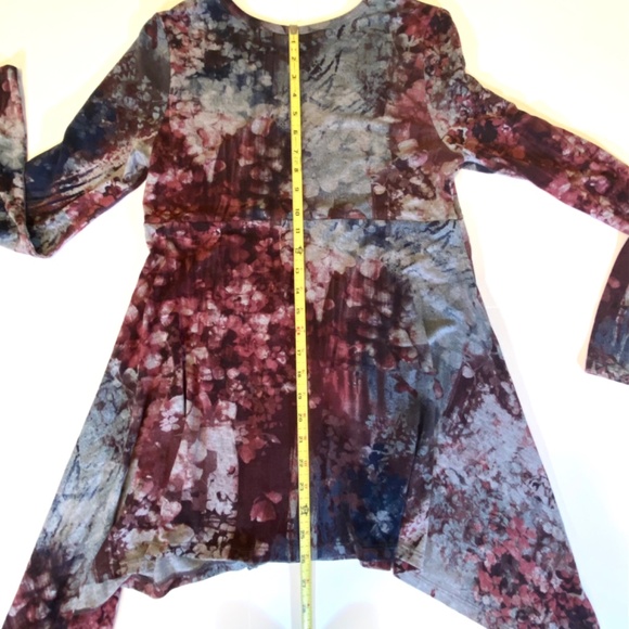 Karen Kane Artsy Boho Sharkbite Tunic Top L Abstract Floral Asymmetrical Hem - Picture 4 of 6